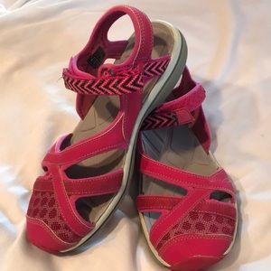 Women’s size 7.5 Keen sandals